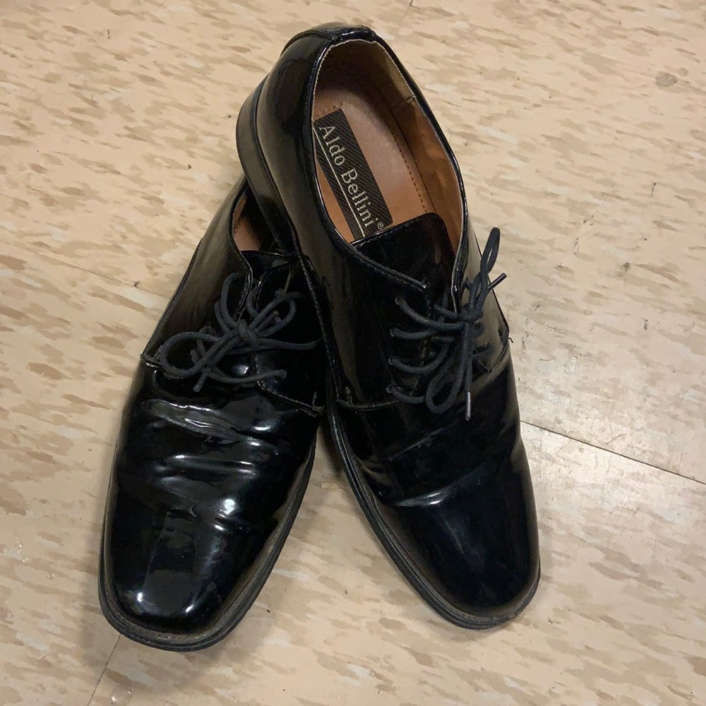 Men’s patent dress shoes